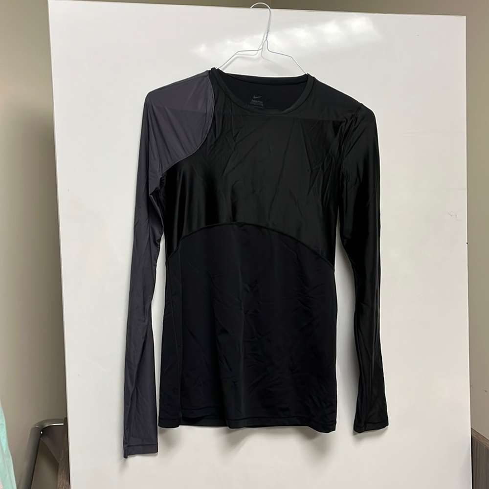 Nike top